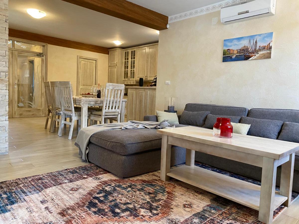 Villa Eva Karigador Новиград Екстериор снимка
